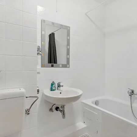 Monteur - Fuer Bis Zu 5 Personen In 64546 - Gg11 *