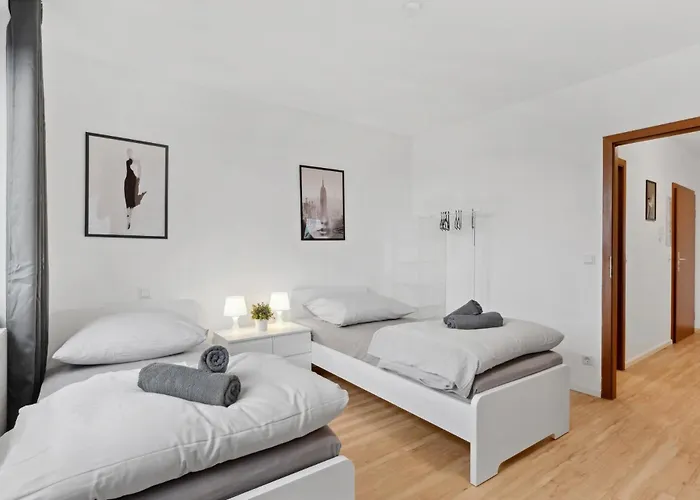 Monteur - Fuer Bis Zu 5 Personen In 64546 - Gg11 アパート